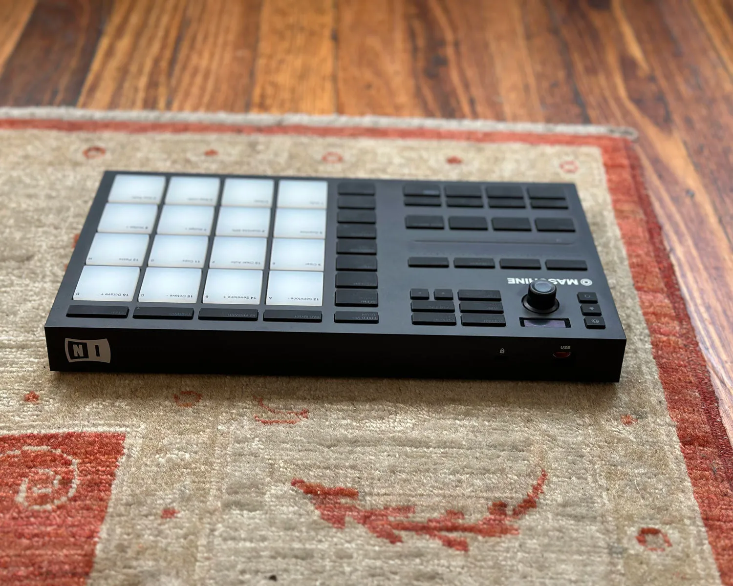 Native Instruments Maschine Mikro Mk3 Black   Decksaver