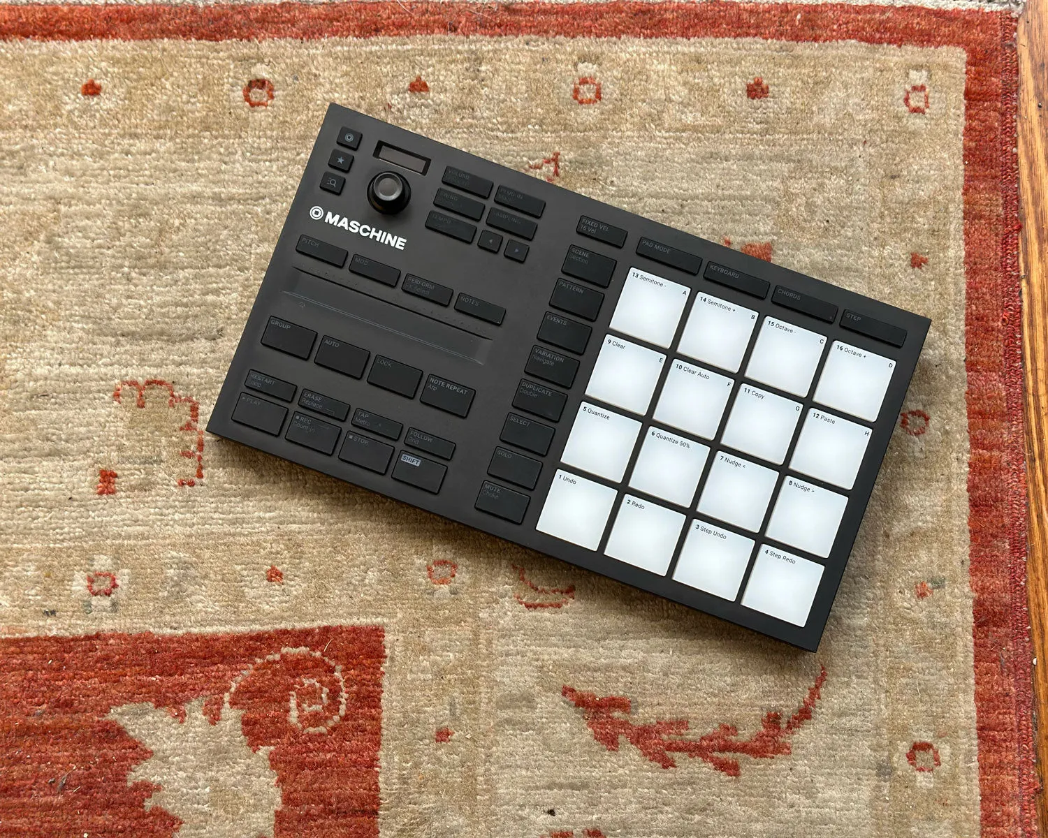 Native Instruments Maschine Mikro Mk3 Black   Decksaver