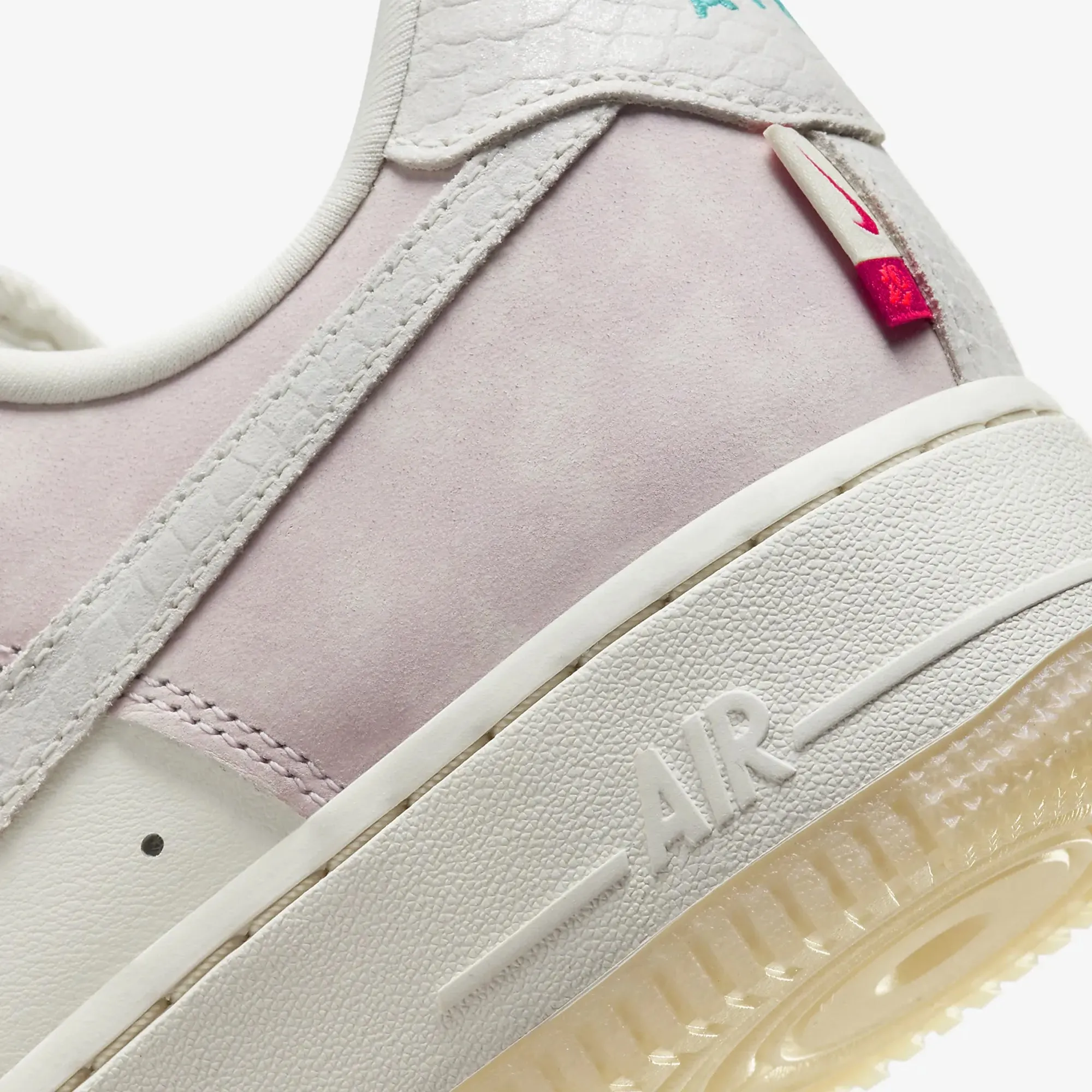 Nike | WMN'S AIR FORCE 1 '07 LX { SAIL/SAIL-SAIL-PLATINUM VIOLET